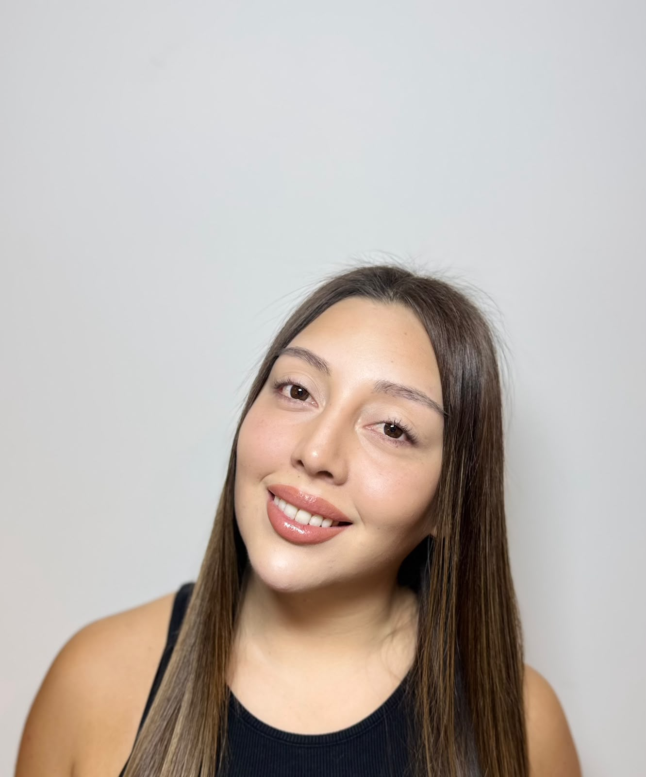 Laminado y diseño de cejas antes y después en Osorno — Barbara Studio